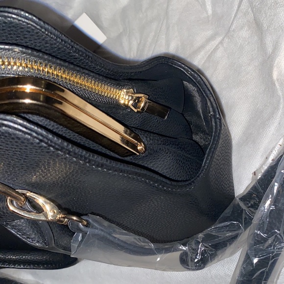 Crossbody Handbag - Picture 11 of 12